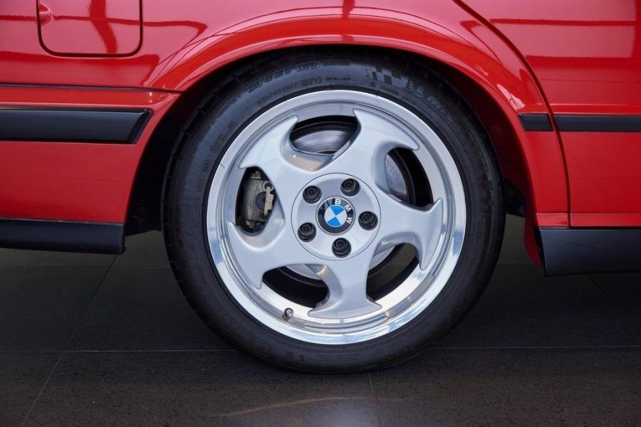 Колеса BMW M5 Sedan (E34) 1991 года  (фото 10 из 21)